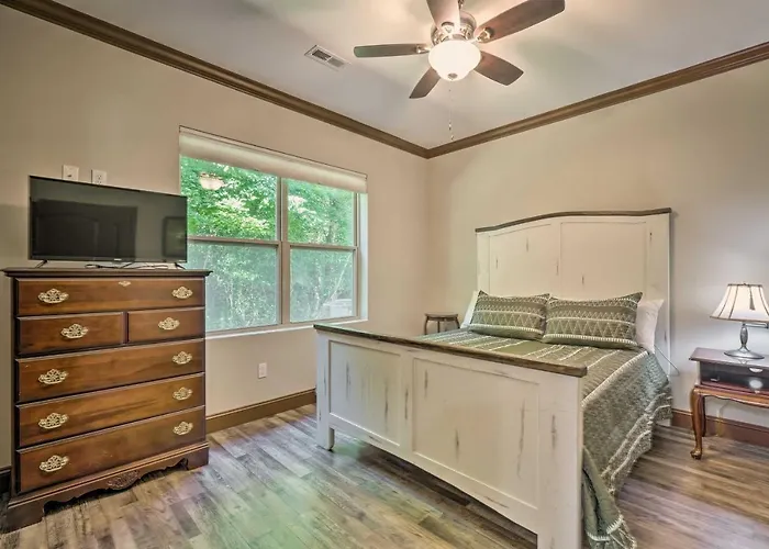 Cozy Townsend Condo, Resort-Style Amenities!